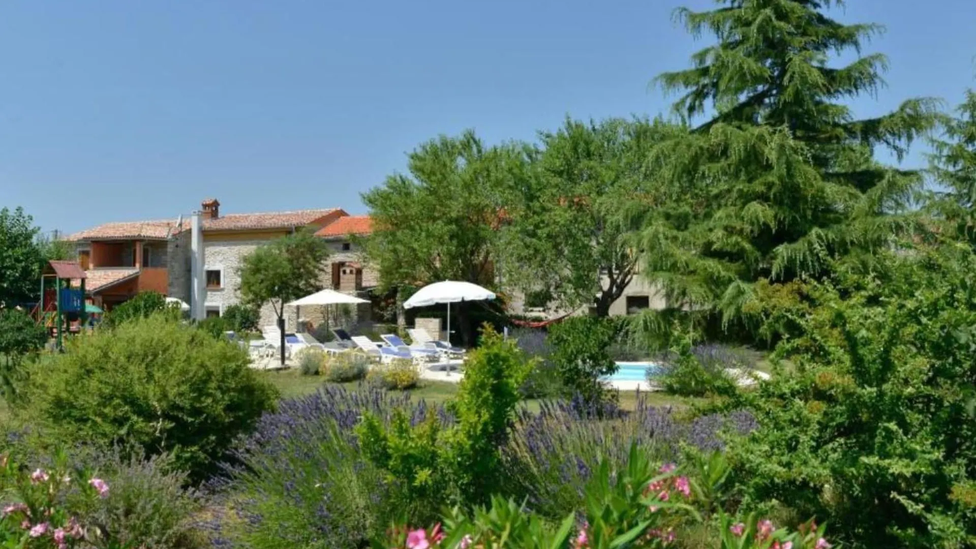 Three Bedroom Holiday Home With Private Pool Vodnjan 0*,  Kroatië